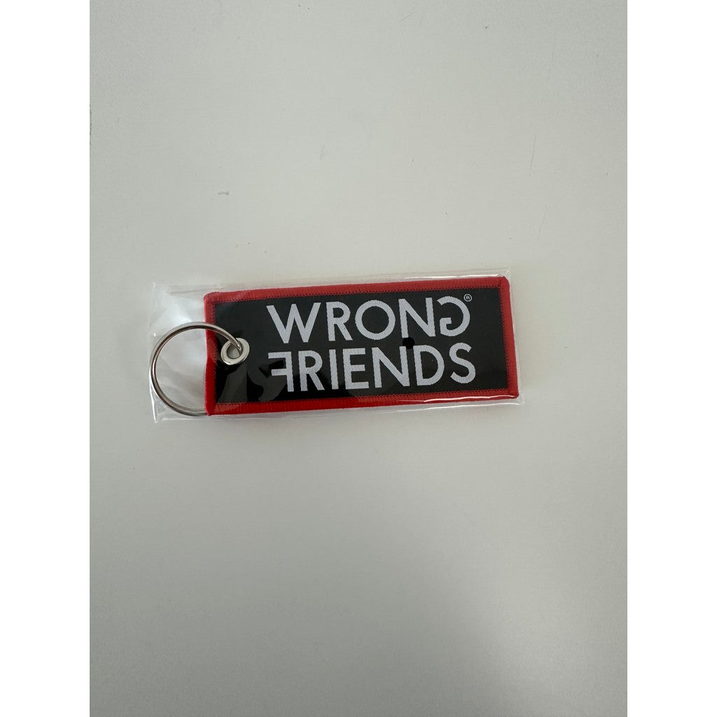 WRONG FRIENDS WRONG FRIENDS WOOVEN KEYCHAIN POS-materiaal RED
